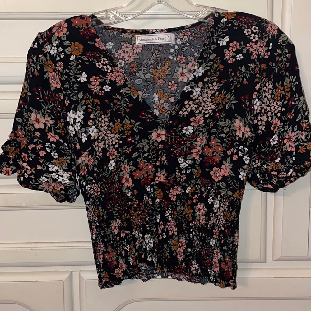 Abercrombie & Fitch black floral shirt with elastic waist size xs